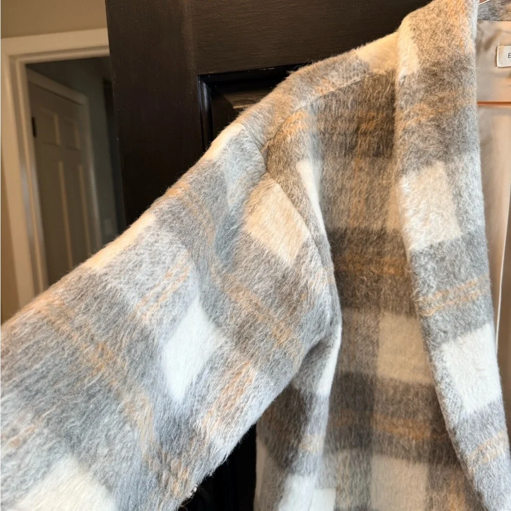 EVEREVE Plaid Shawl Collar Blazer in Gray and White - Picture 2 of 7